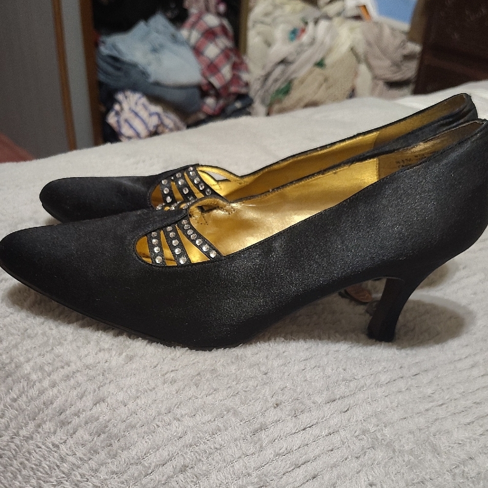 Elegant Black Heels with Gold Accents